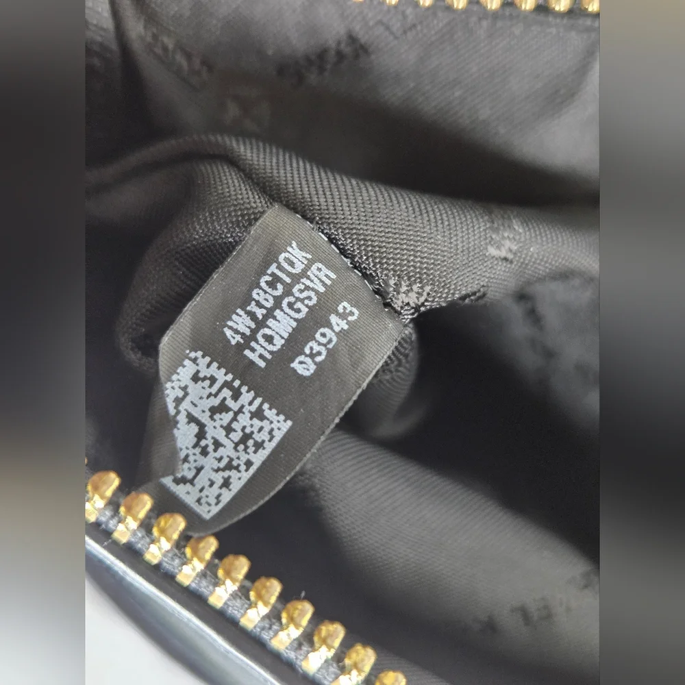 Michael Kors aprox 11"x10"inchs- Black Tote Bag W/ Golden Hardware - Picture 12 of 15